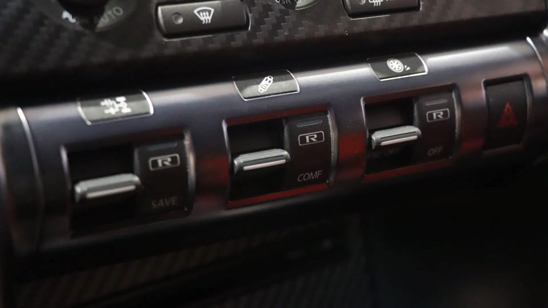 Nissan GT-R — photo 28