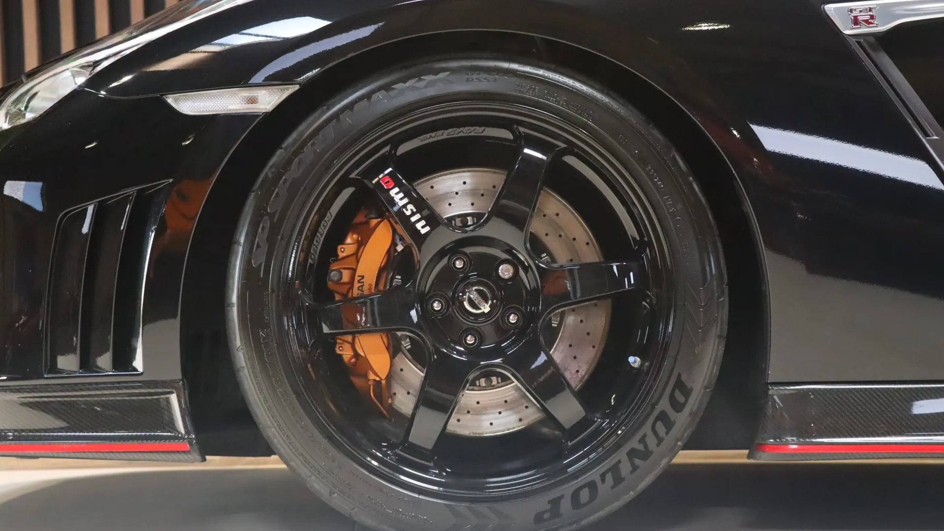 Nissan GT-R — photo 46