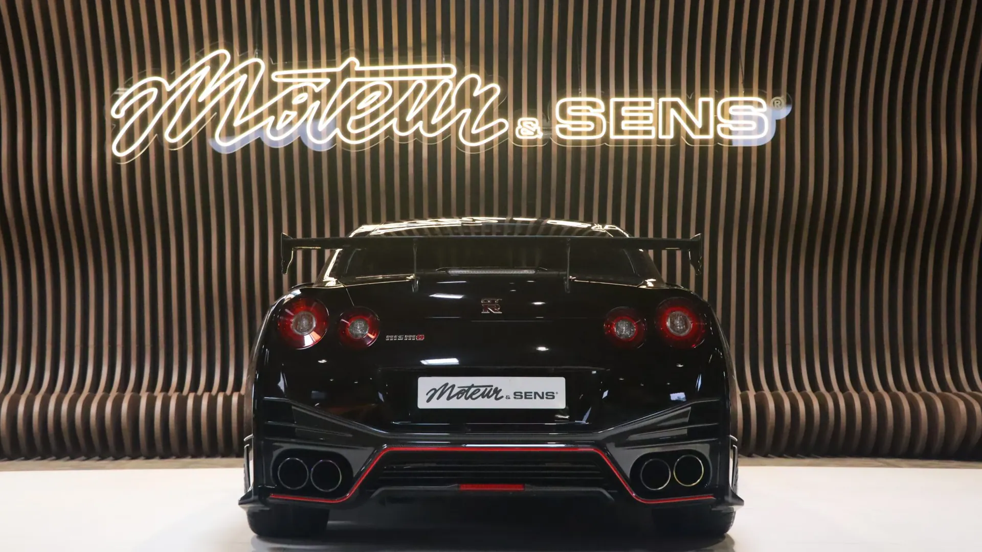 Nissan GT-R — photo 4