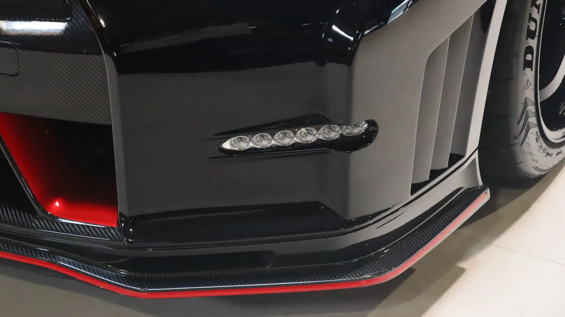 Nissan GT-R — photo 41