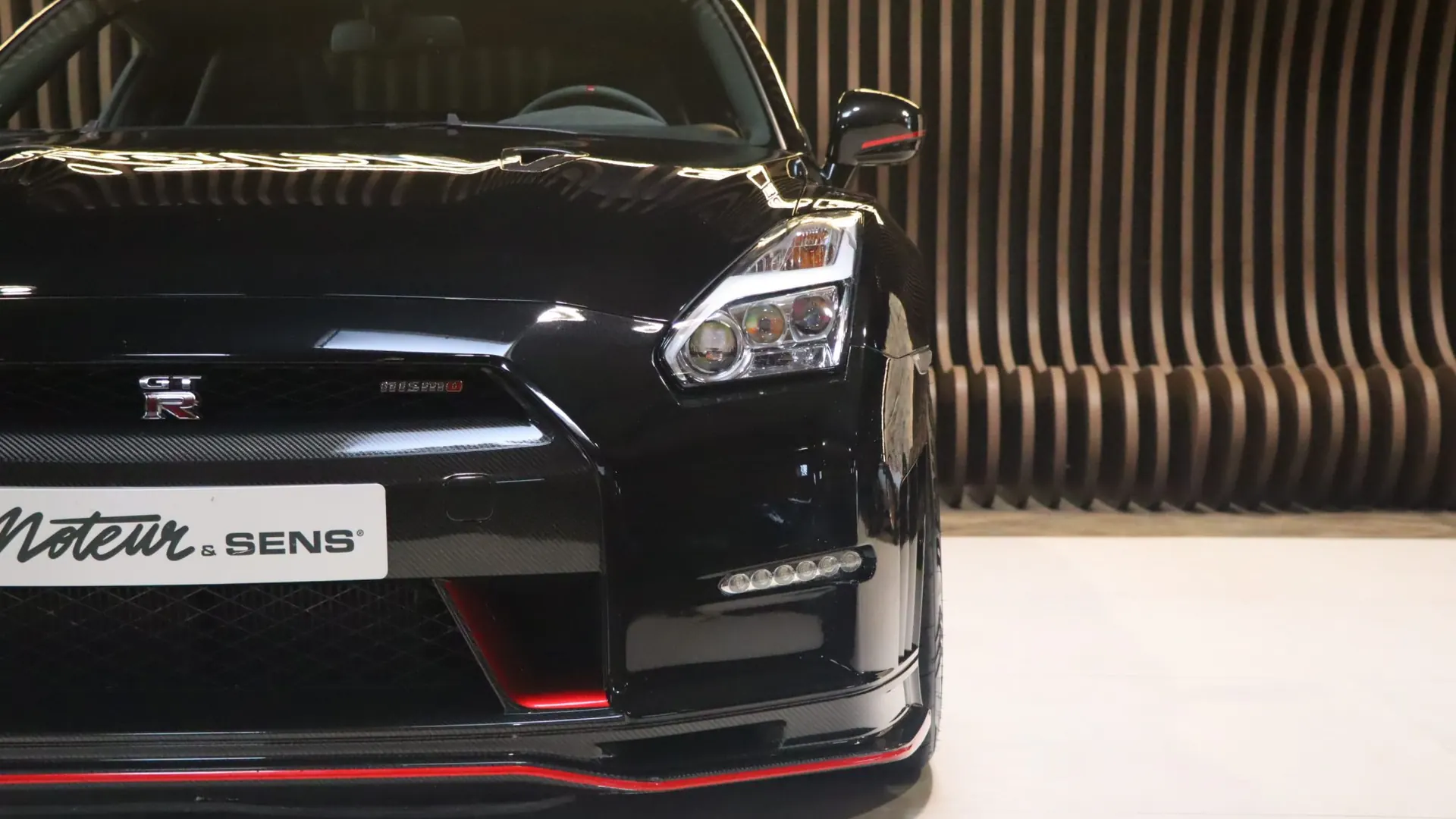 Nissan GT-R — photo 37