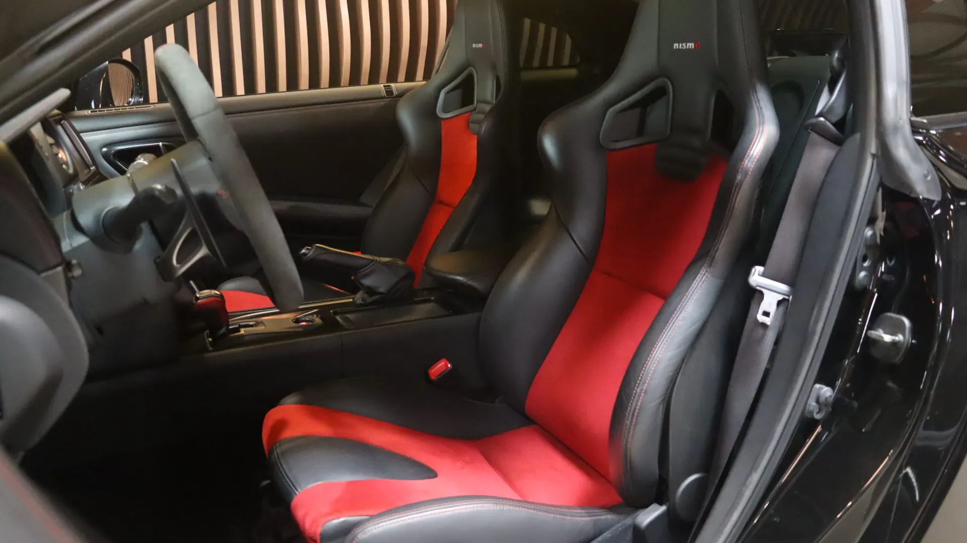 Nissan GT-R — photo 6