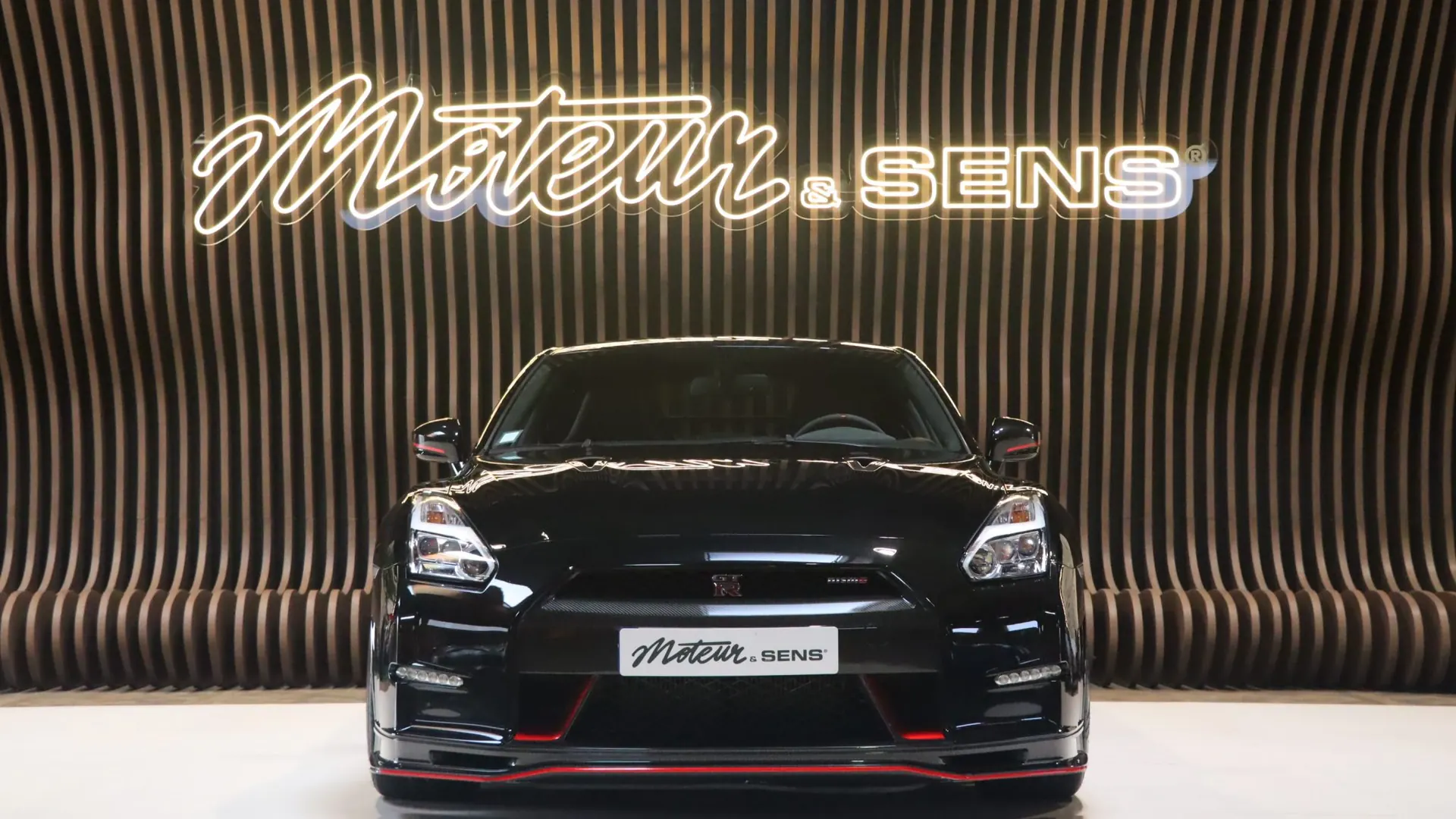 Nissan GT-R — photo 3