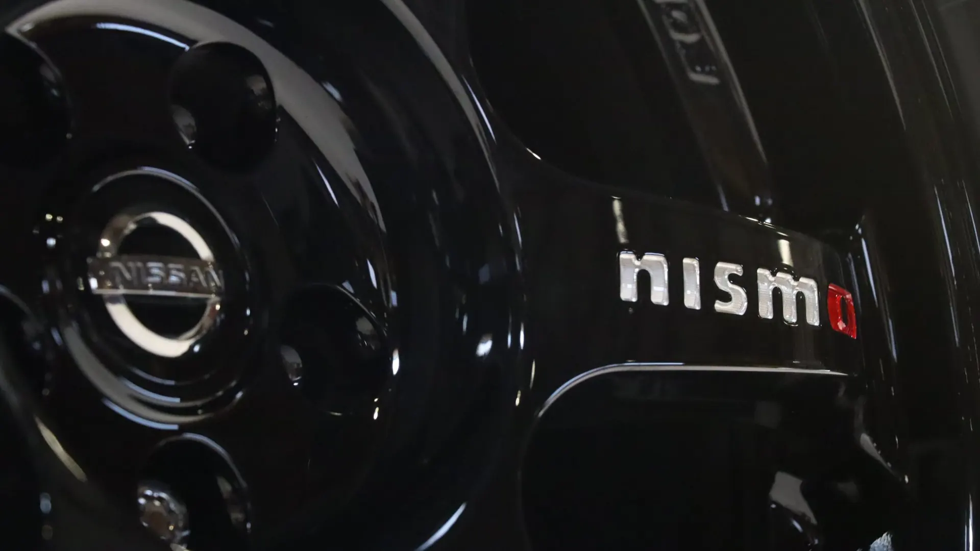 Nissan GT-R — photo 45