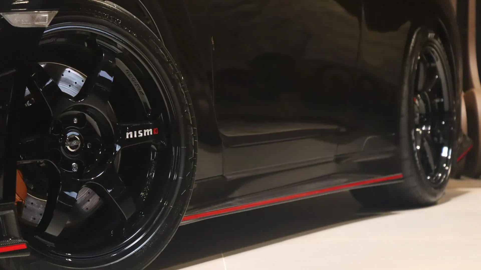 Nissan GT-R — photo 44