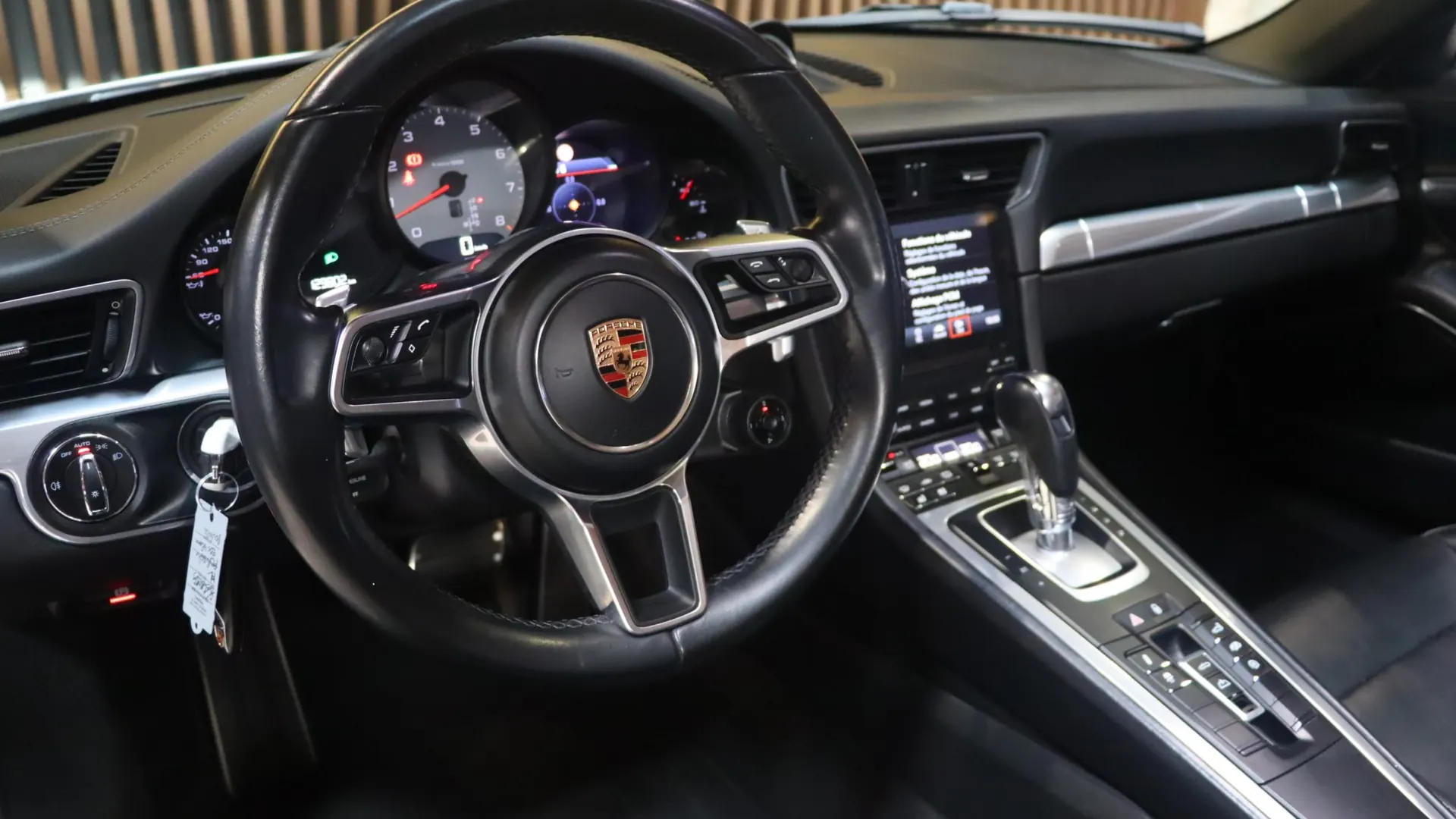 Porsche 911 — photo 17