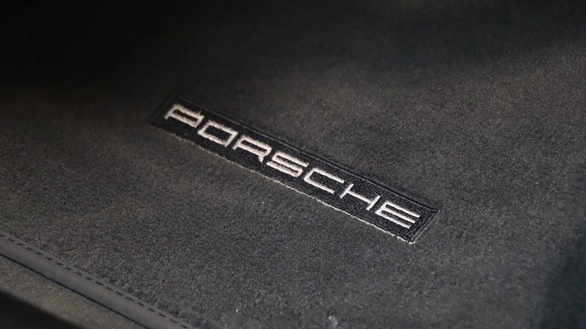 Porsche 911 — photo 13