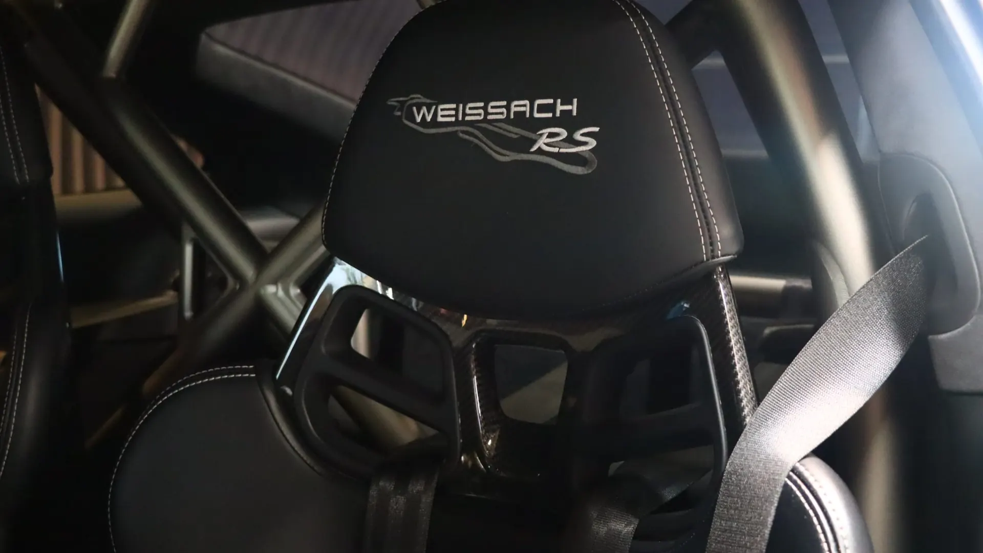 Porsche 911 — photo 35