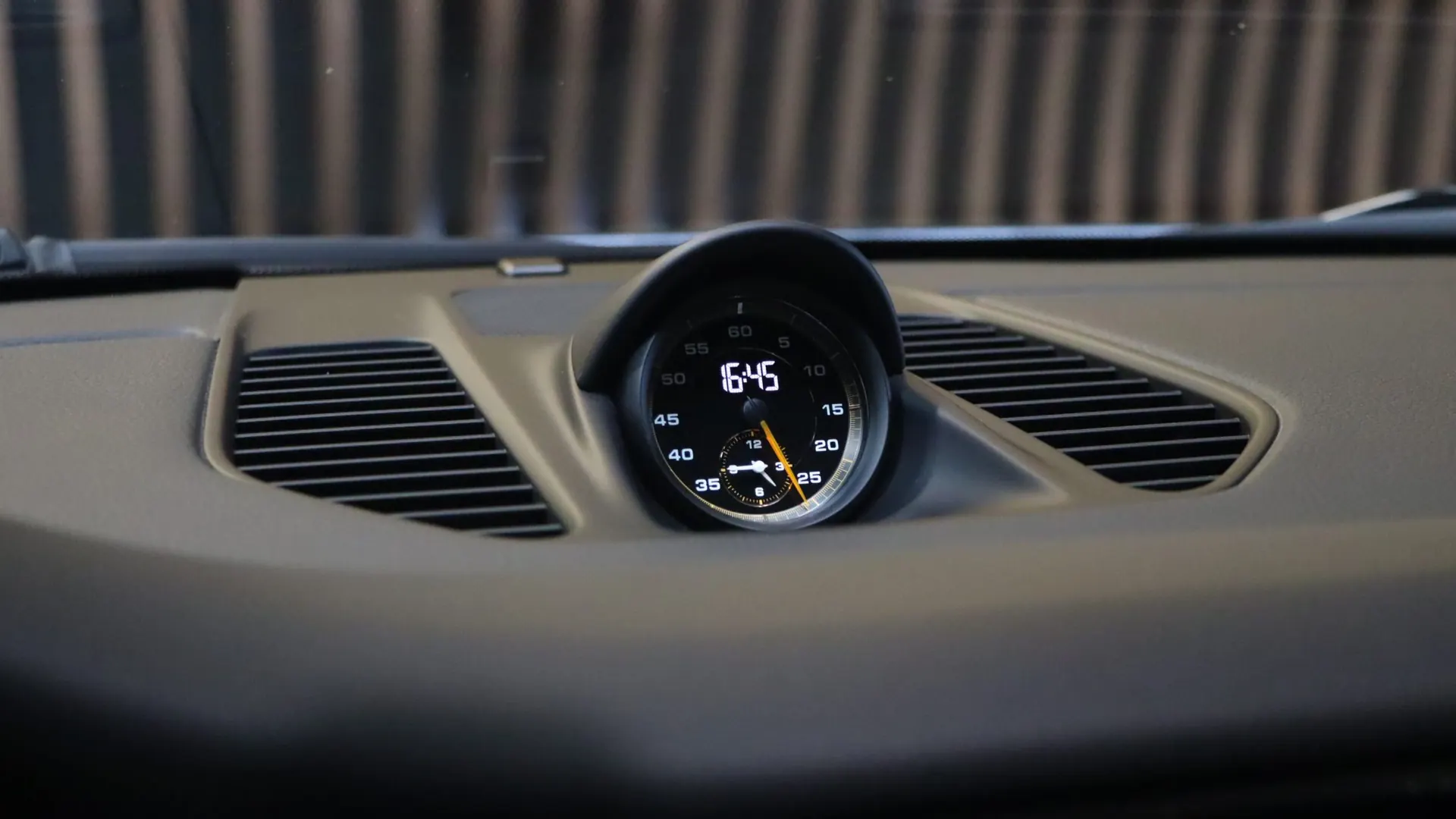 Porsche 911 — photo 25