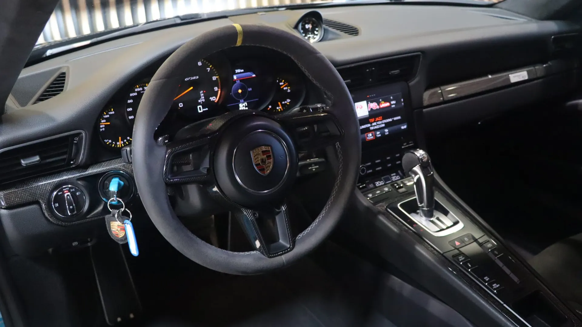 Porsche 911 — photo 16