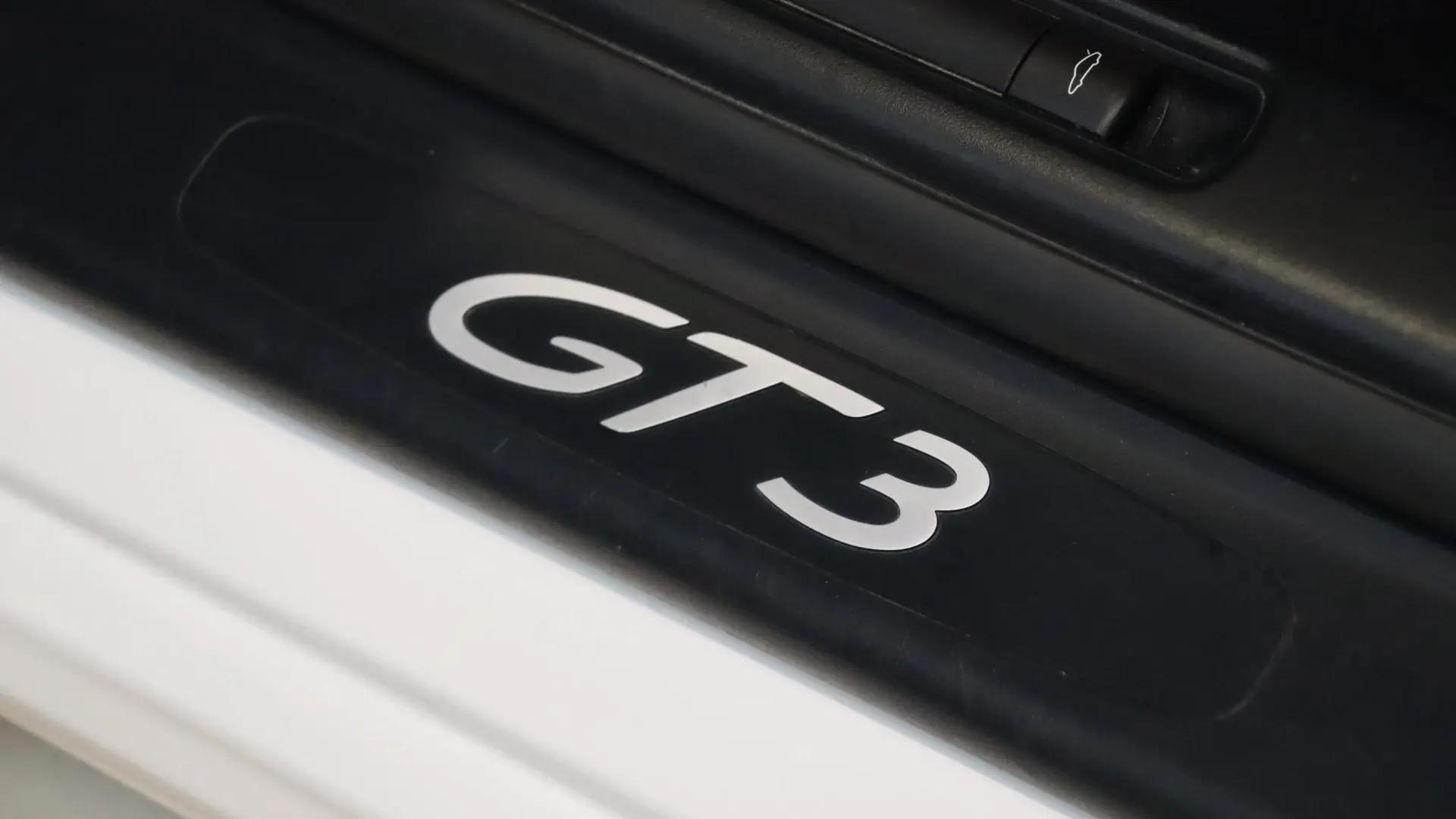 Porsche 911 — photo 13