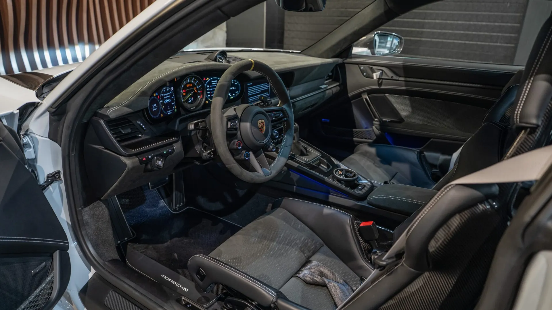 Porsche 911 — photo 17