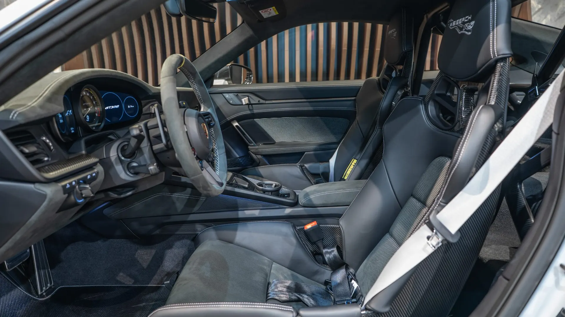 Porsche 911 — photo 7