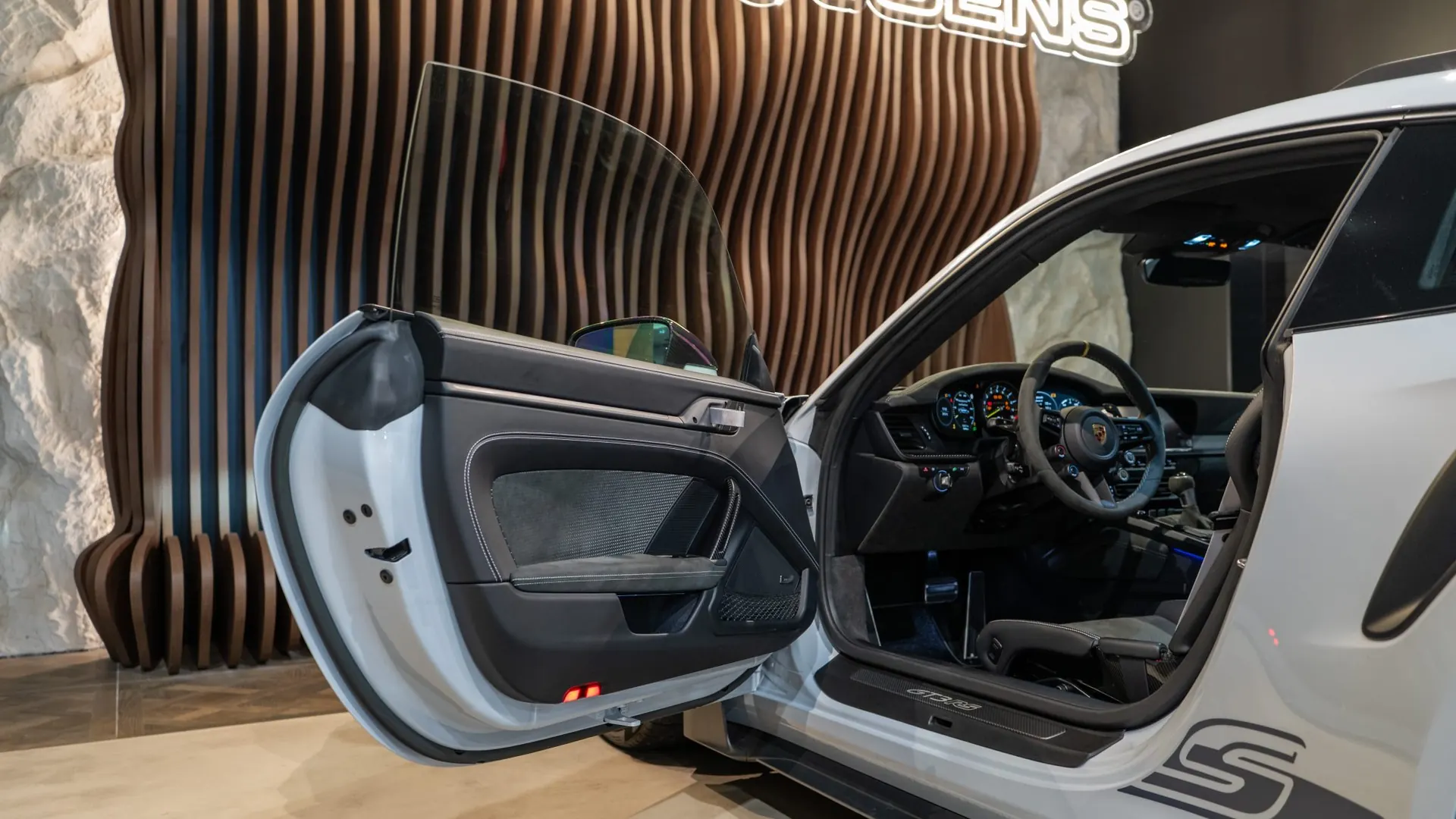 Porsche 911 — photo 10