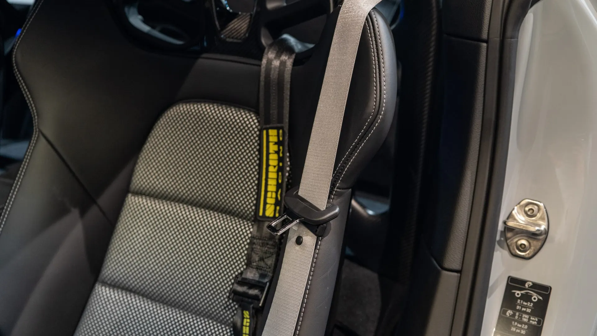 Porsche 911 — photo 21