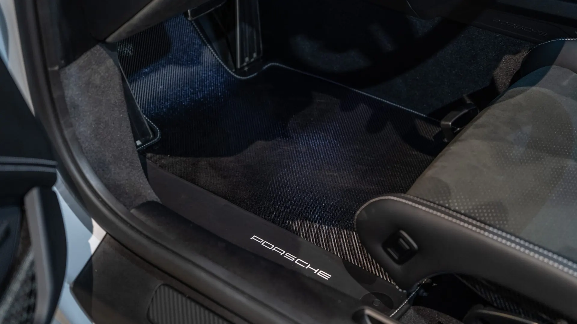 Porsche 911 — photo 20
