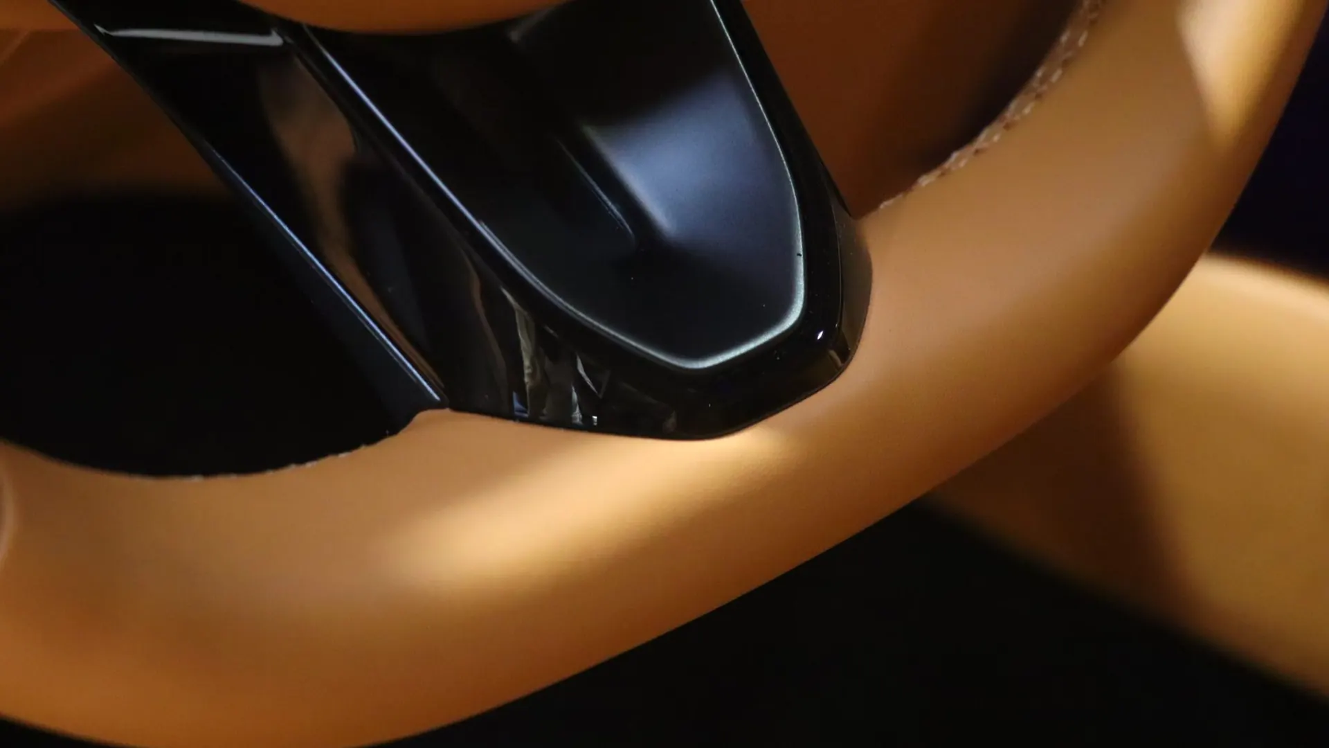 Aston Martin DB12 — photo 21