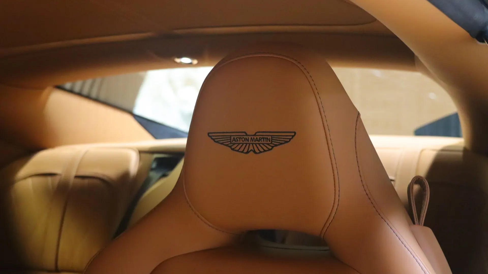 Aston Martin DB12 — photo 29