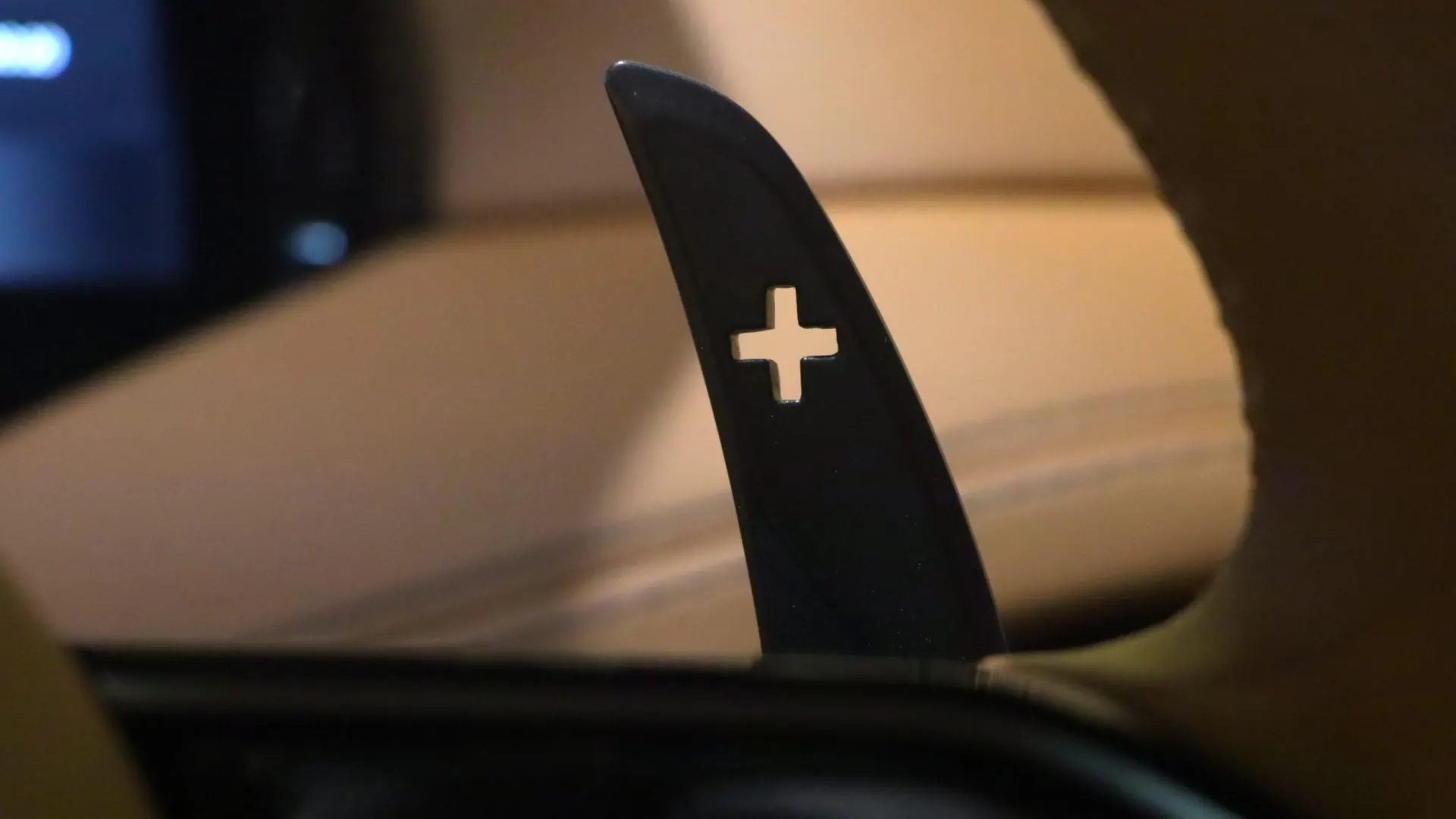 Aston Martin DB12 — photo 20