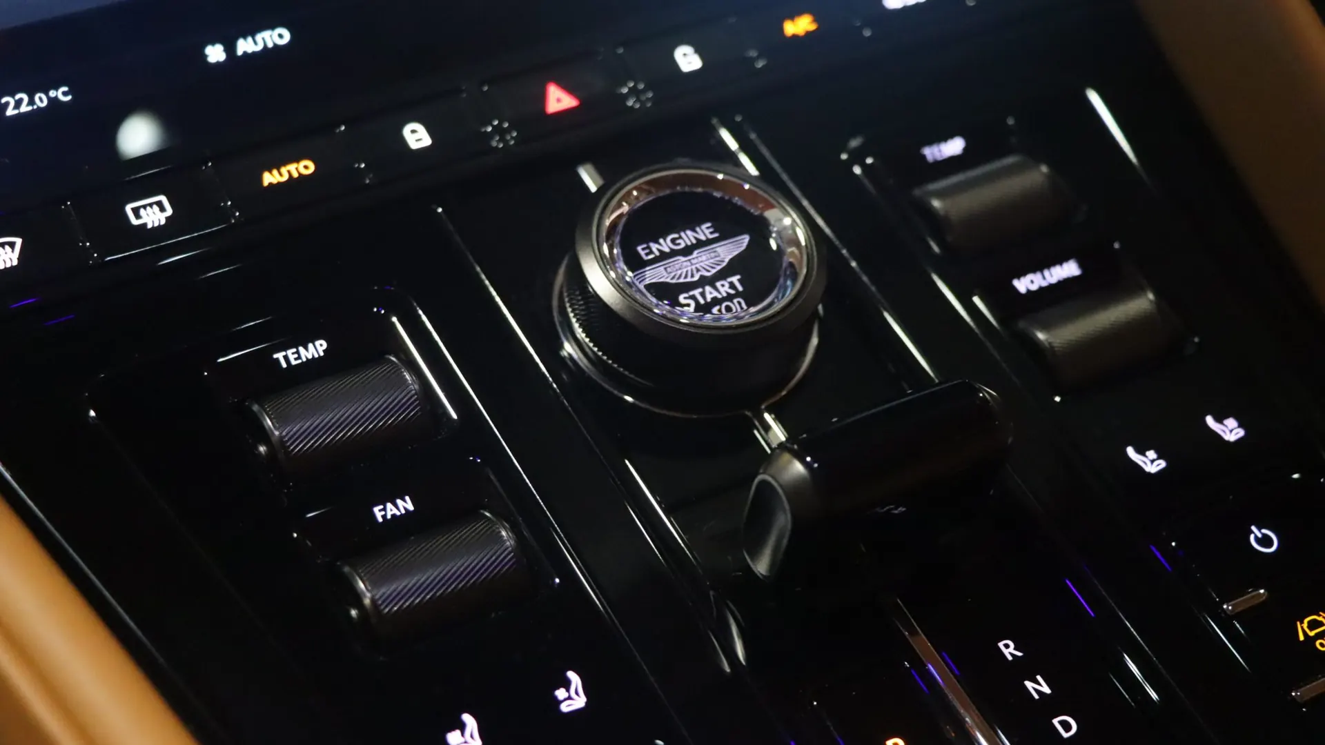 Aston Martin DB12 — photo 26