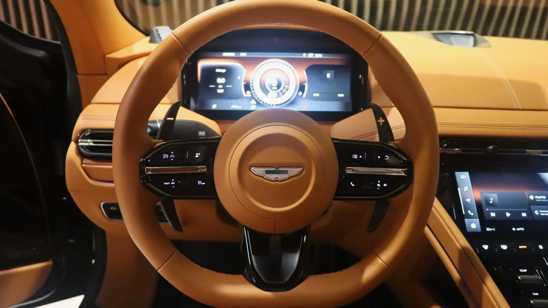 Aston Martin DB12 — photo 9