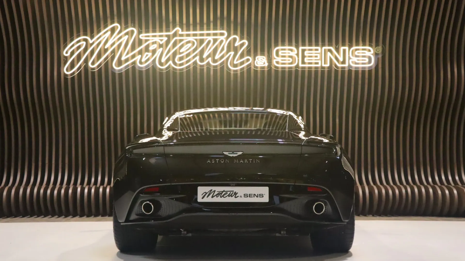 Aston Martin DB12 — photo 4