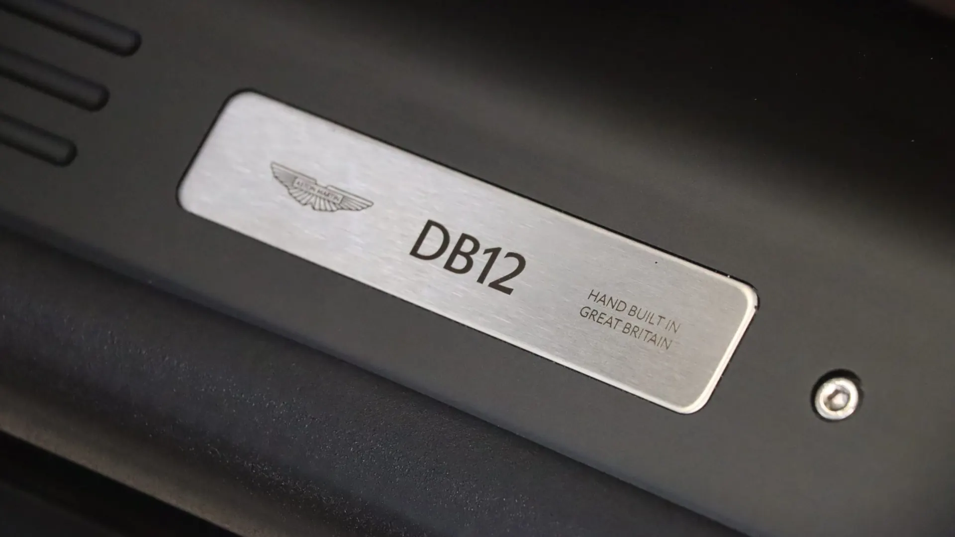 Aston Martin DB12 — photo 13