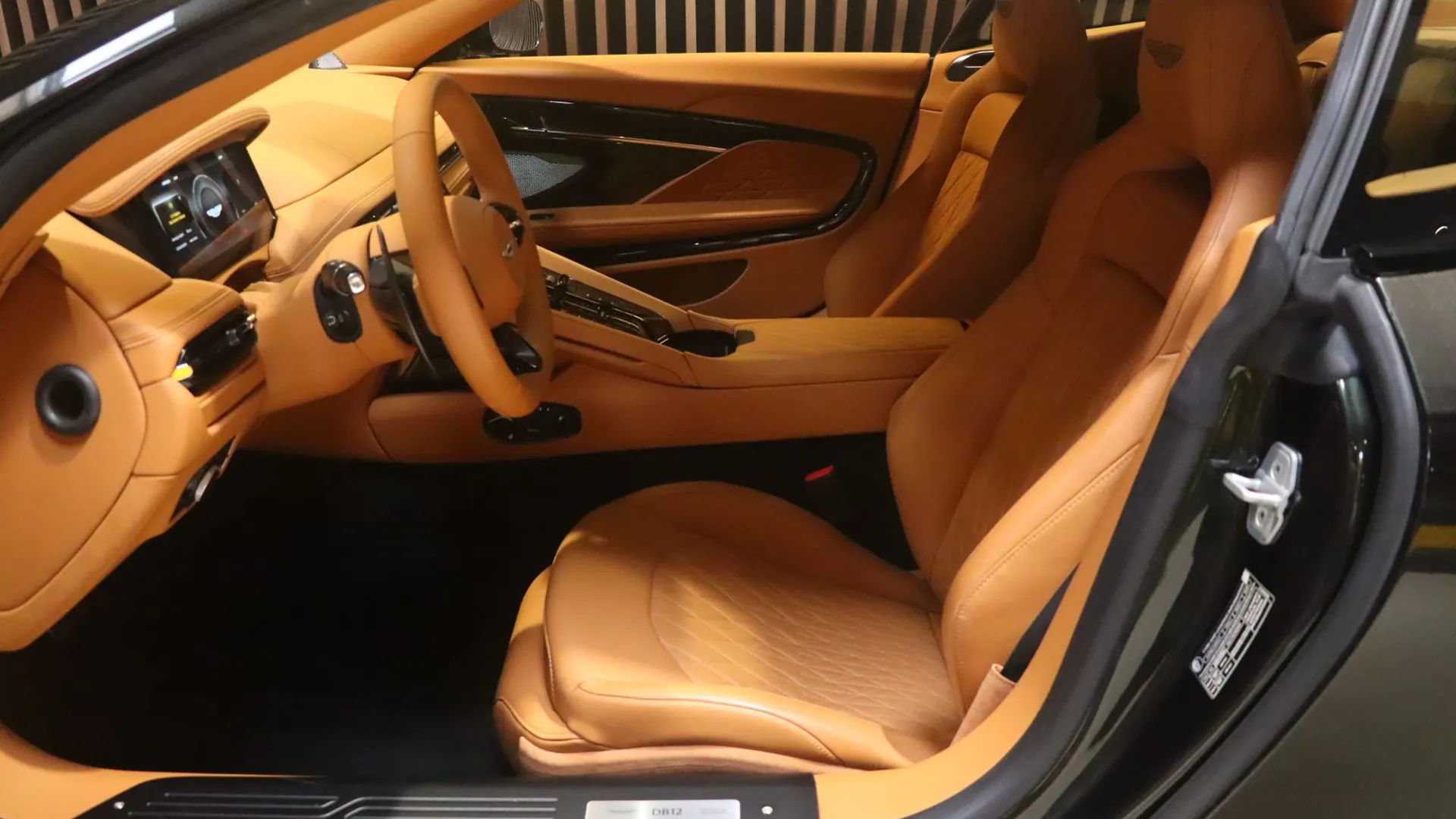 Aston Martin DB12 — photo 7