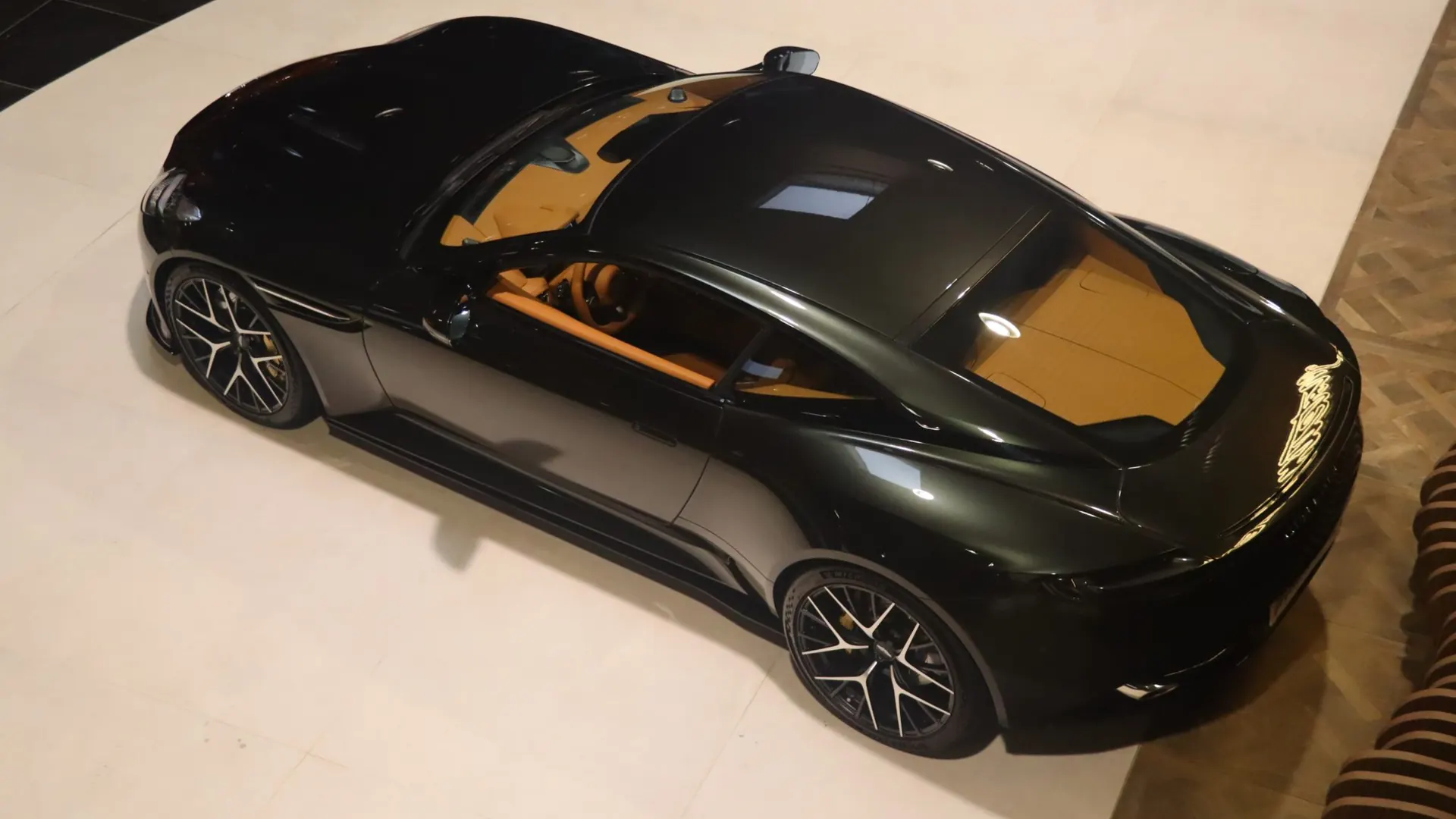 Aston Martin DB12 — photo 47