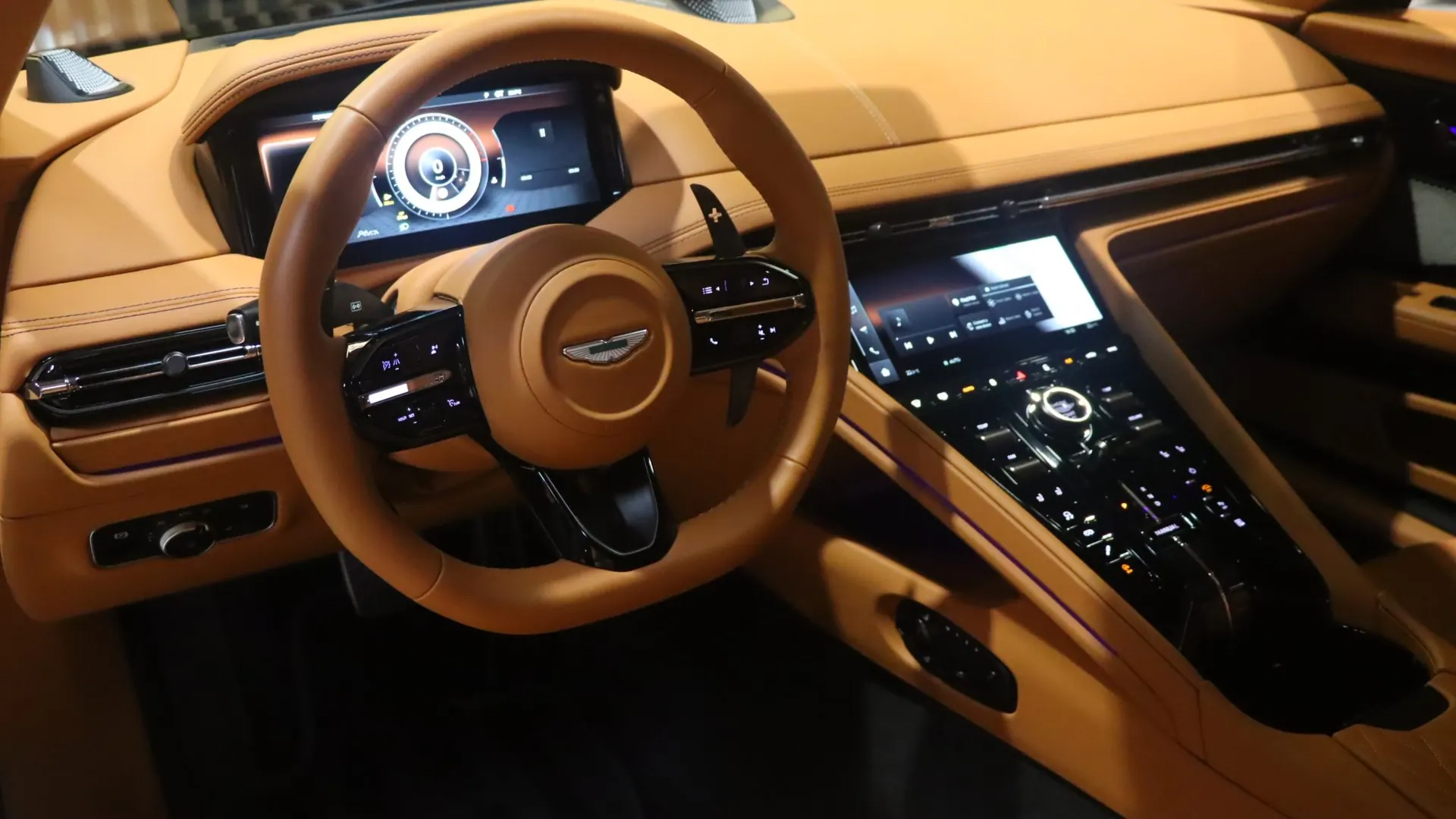 Aston Martin DB12 — photo 14