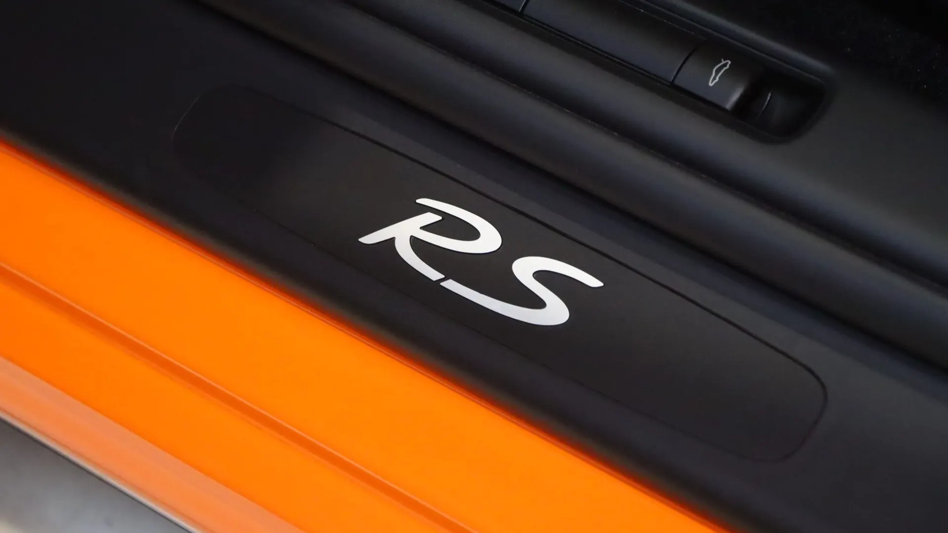 Porsche 911 — photo 13
