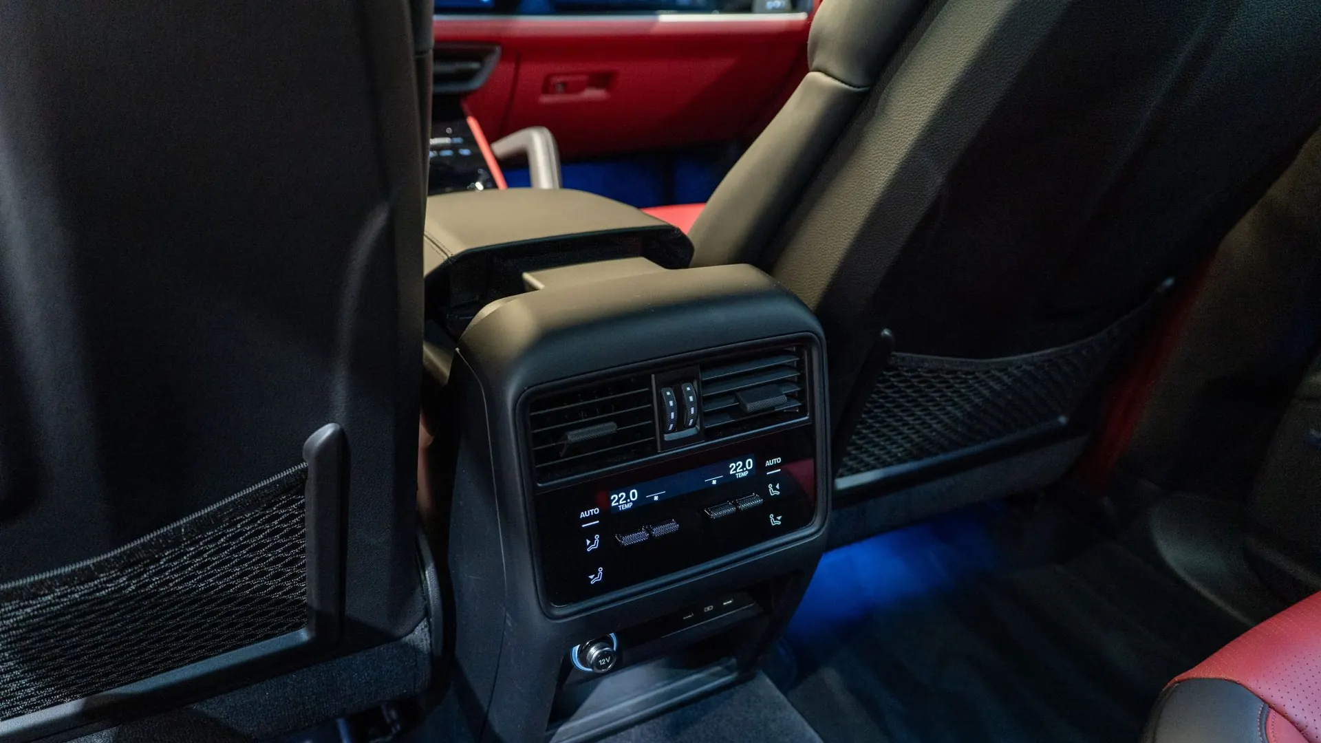 Porsche Cayenne — photo 19