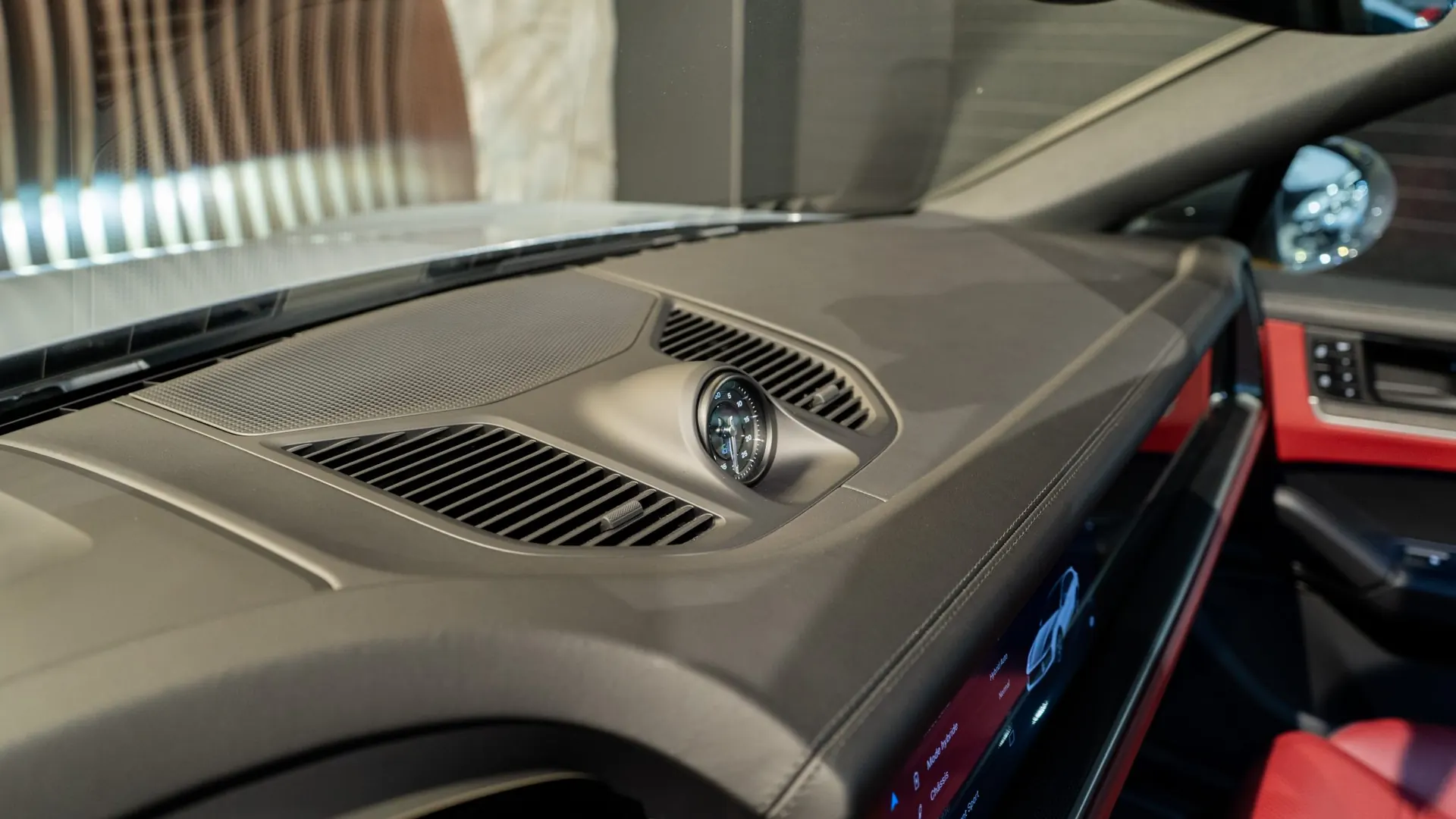 Porsche Cayenne — photo 25