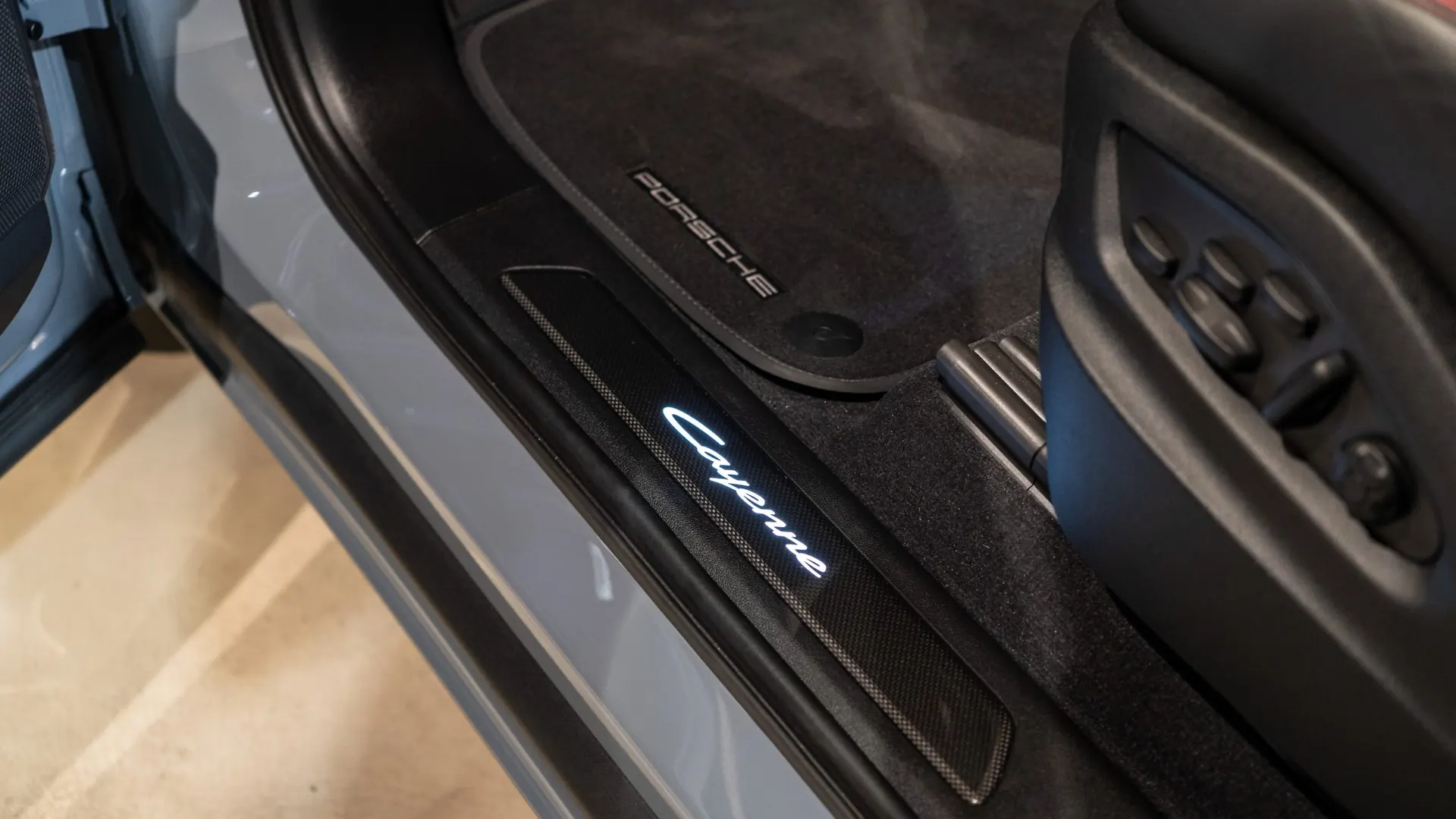 Porsche Cayenne — photo 16