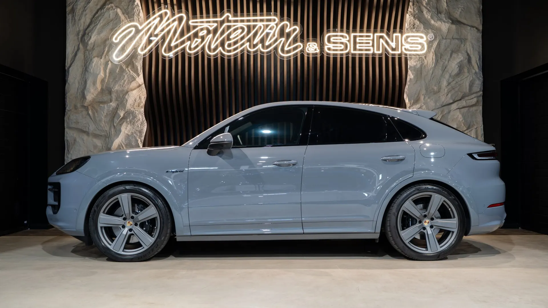 Porsche Cayenne — photo 5