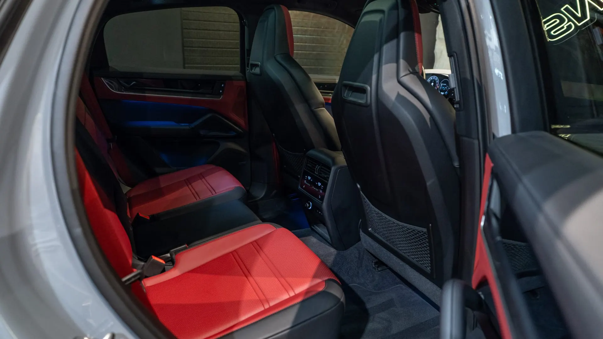 Porsche Cayenne — photo 28