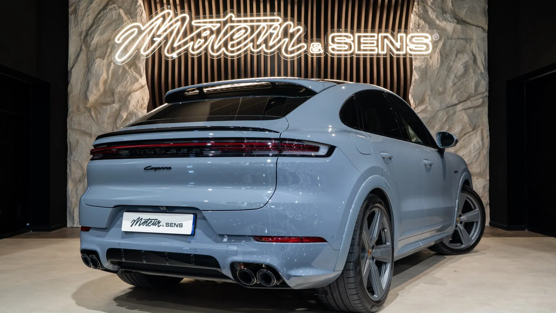 Porsche Cayenne — photo 2