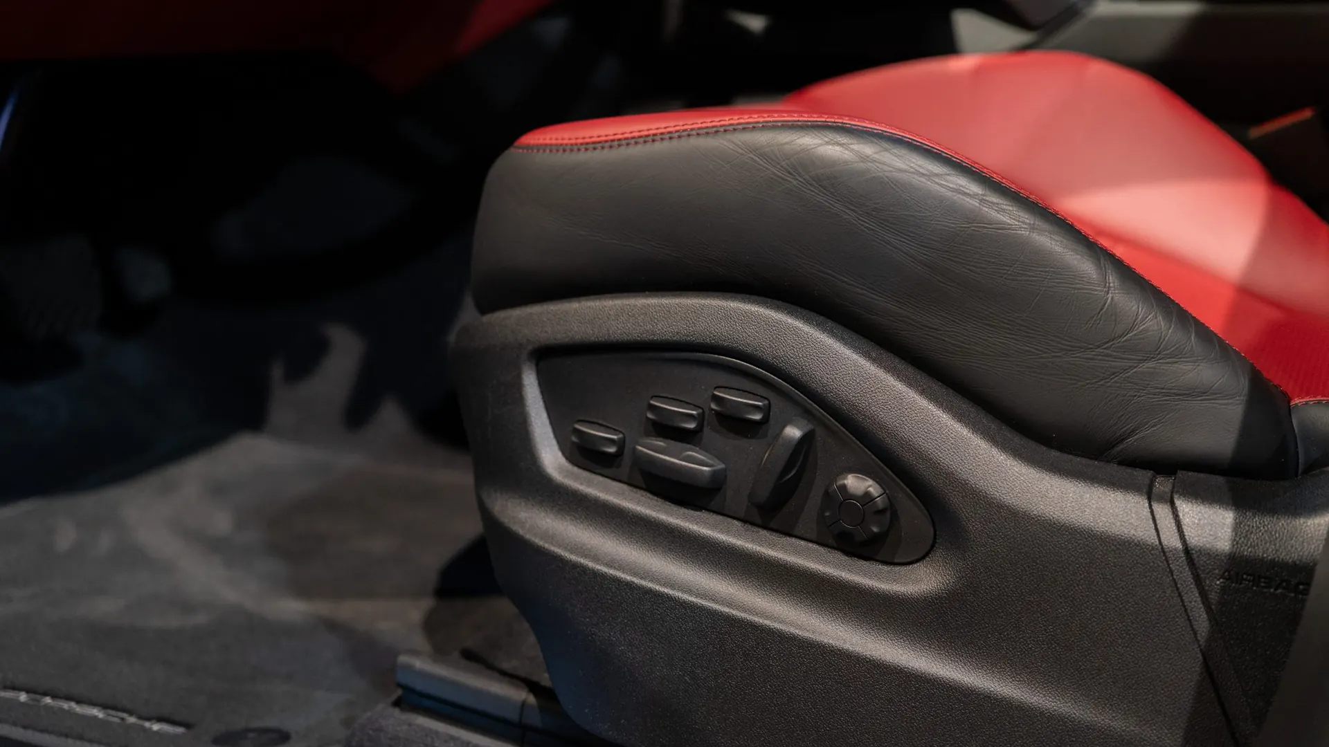 Porsche Cayenne — photo 18