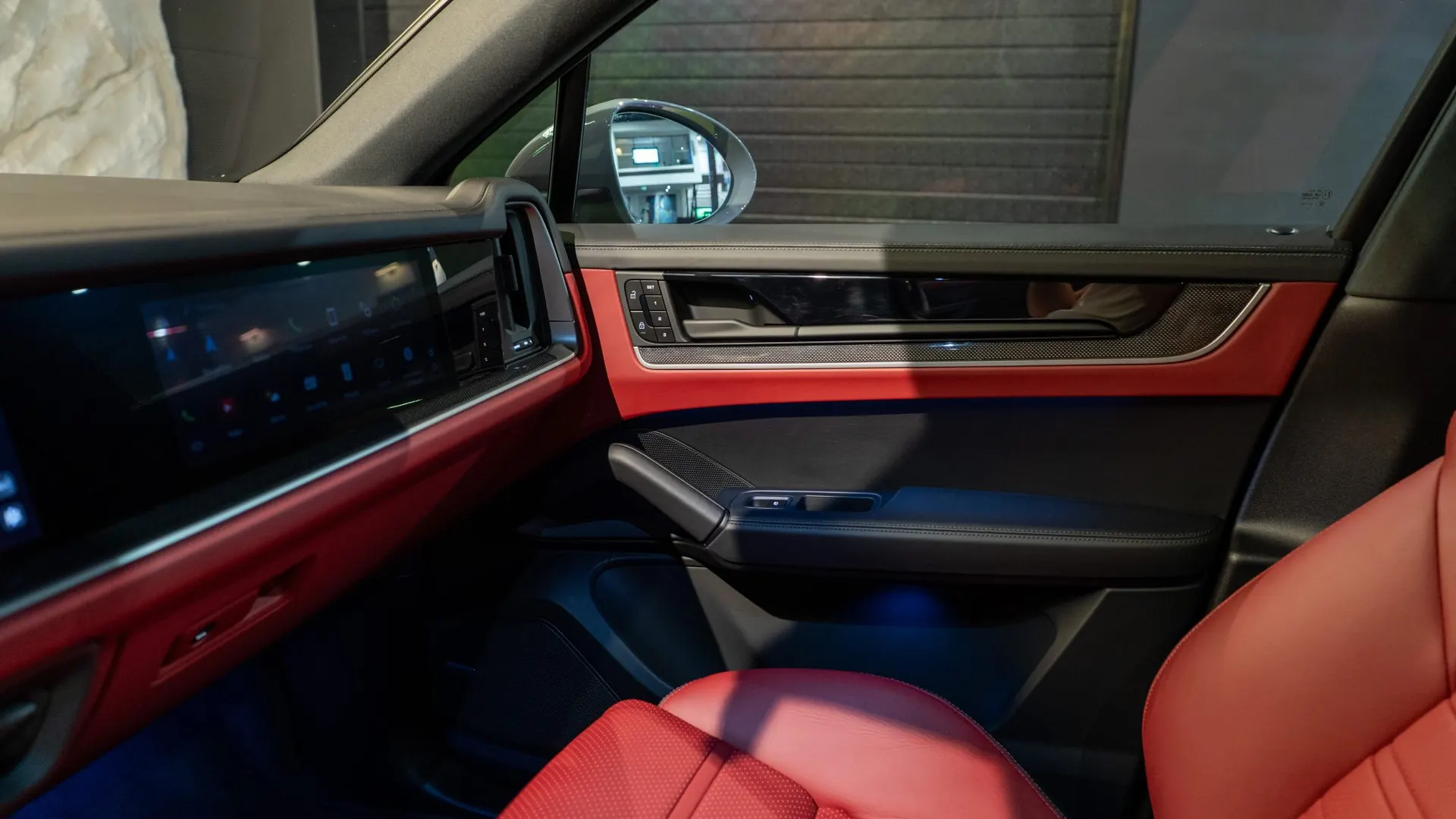 Porsche Cayenne — photo 27