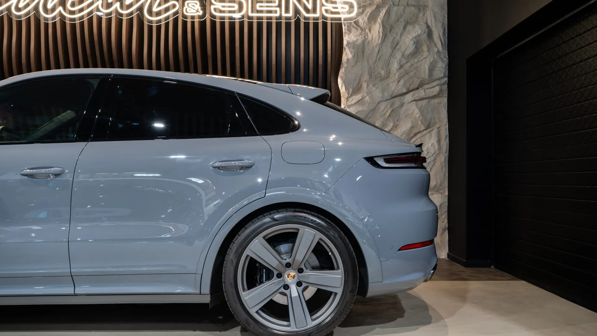 Porsche Cayenne — photo 33