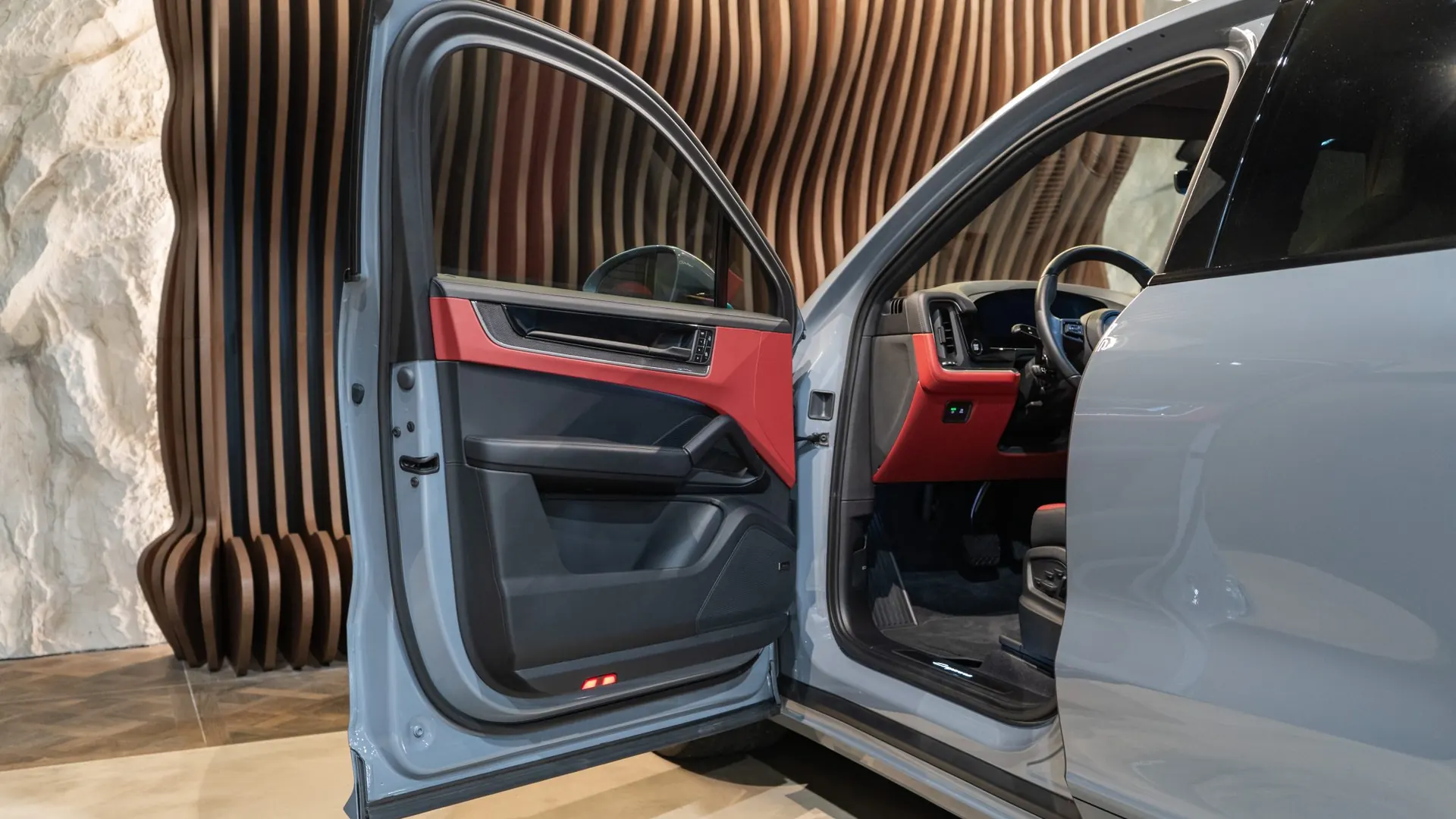 Porsche Cayenne — photo 11