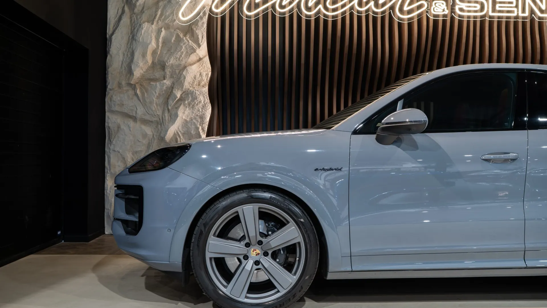 Porsche Cayenne — photo 32