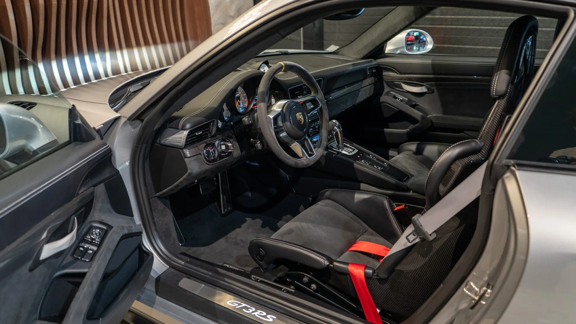 Porsche 911 — photo 12