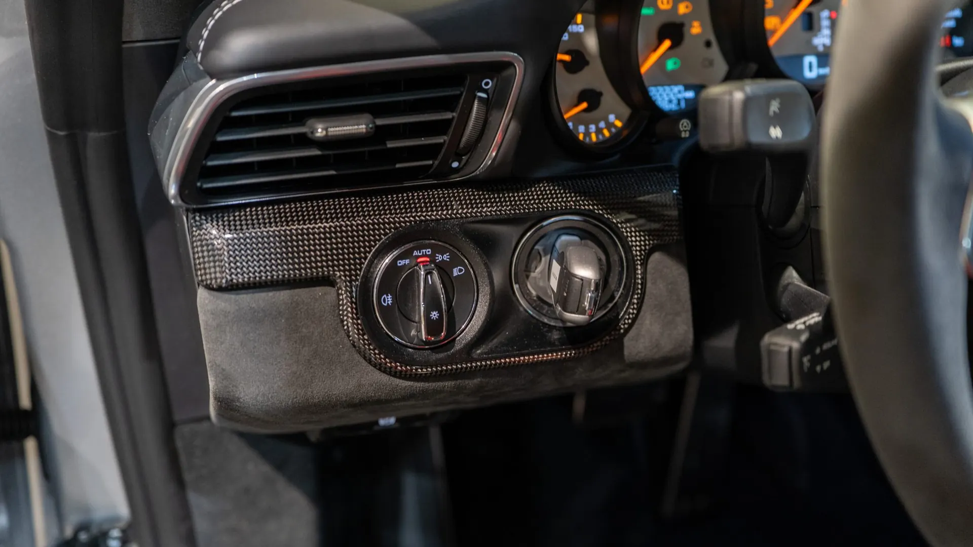 Porsche 911 — photo 17