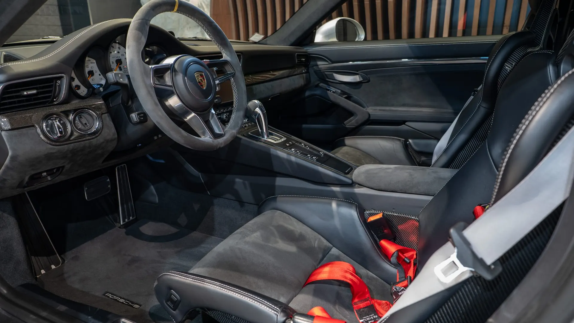 Porsche 911 — photo 8