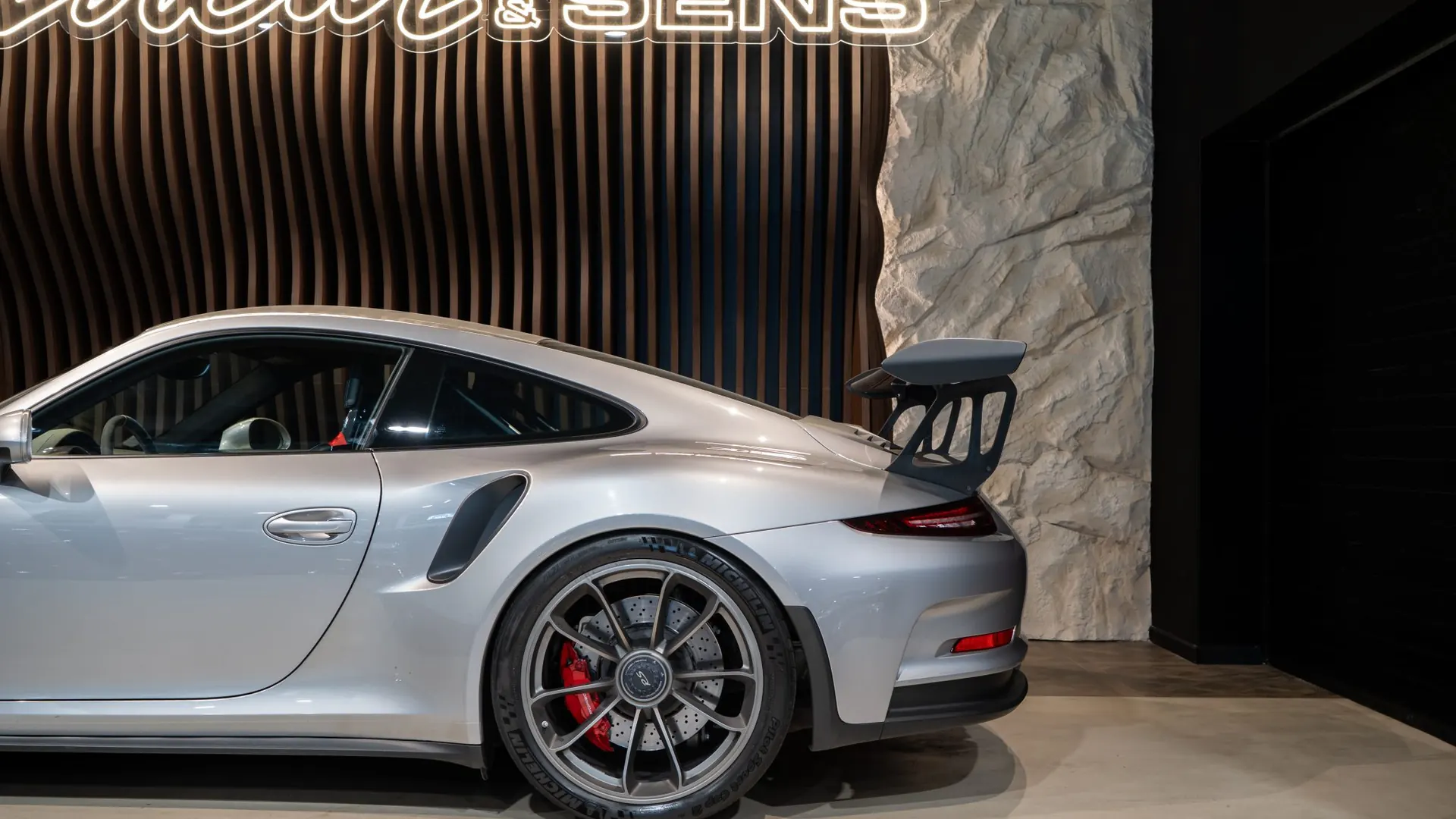 Porsche 911 — photo 28