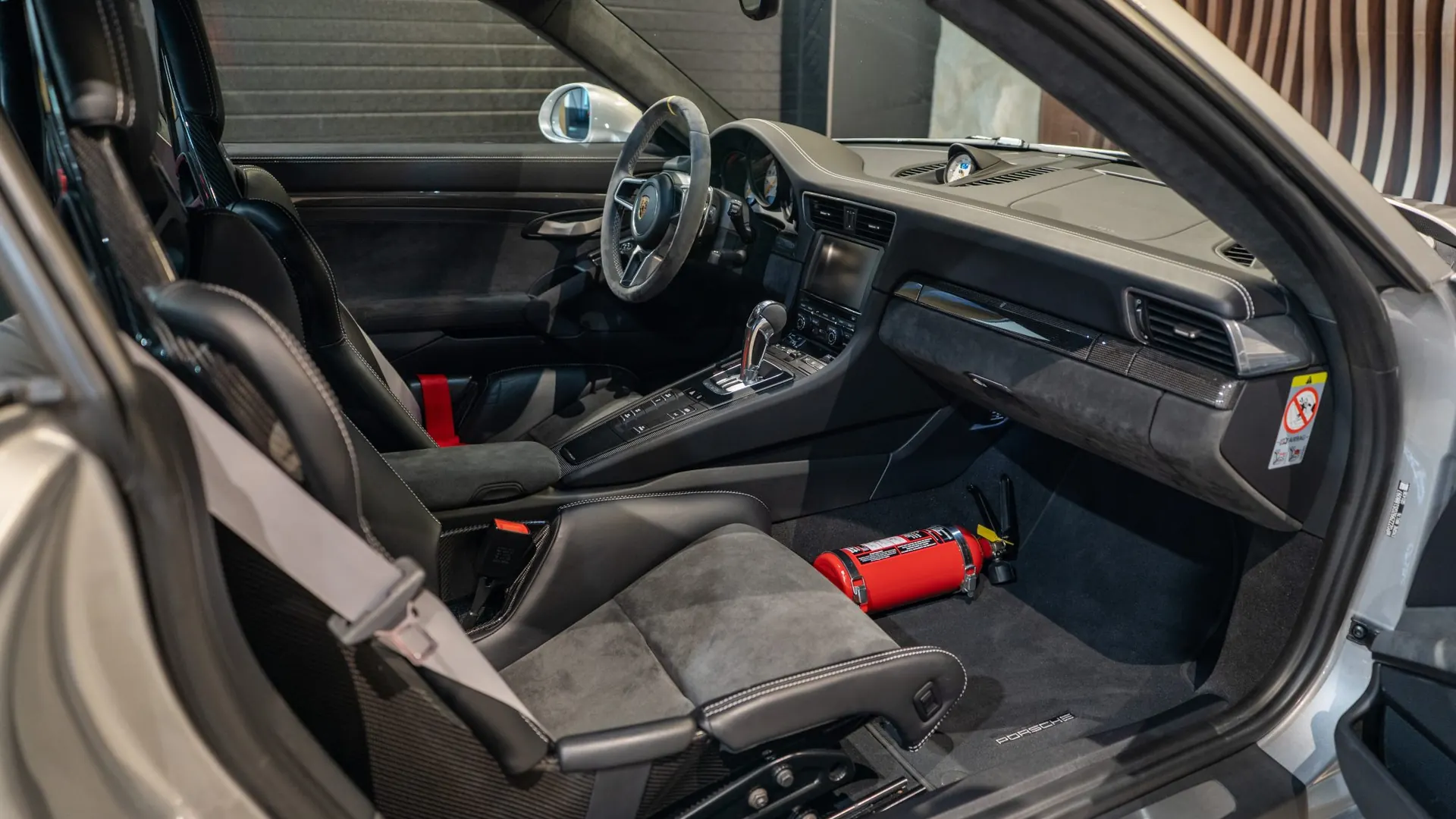 Porsche 911 — photo 11