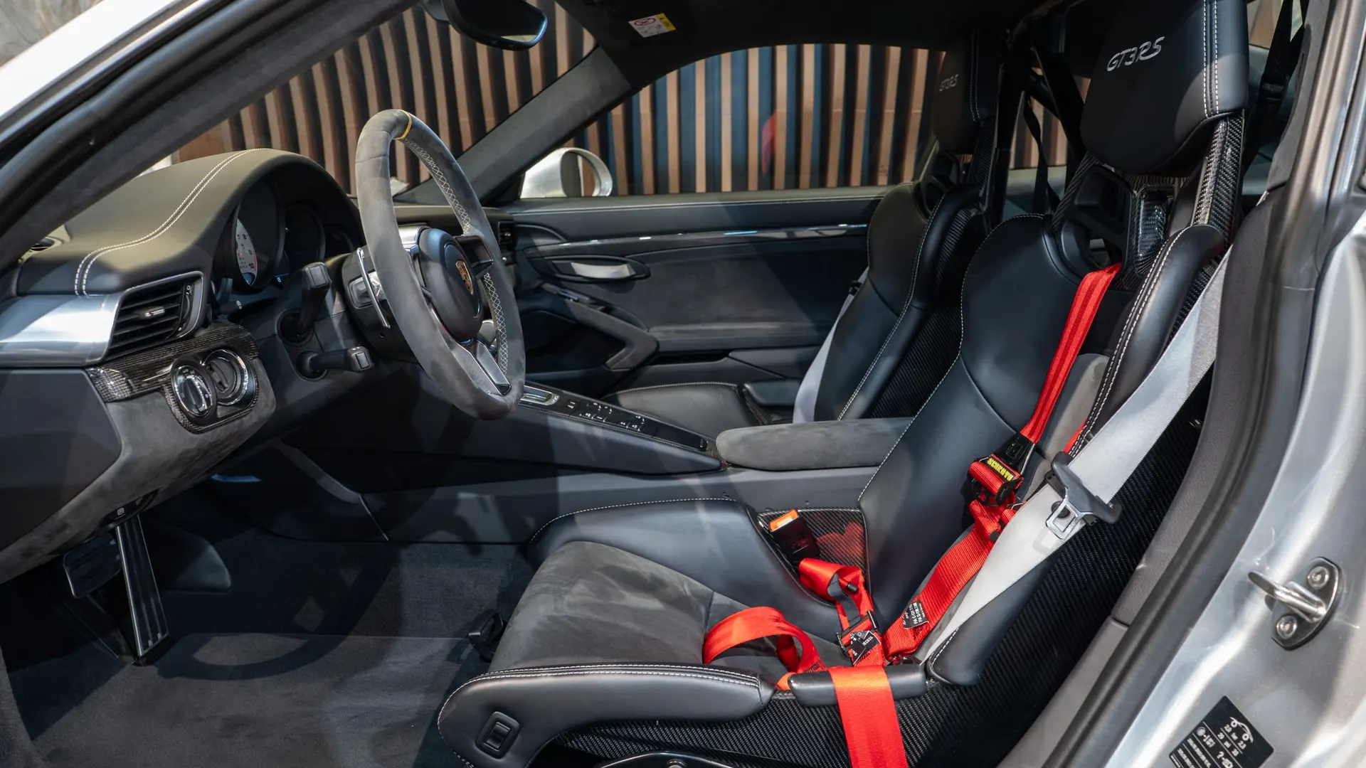 Porsche 911 — photo 7