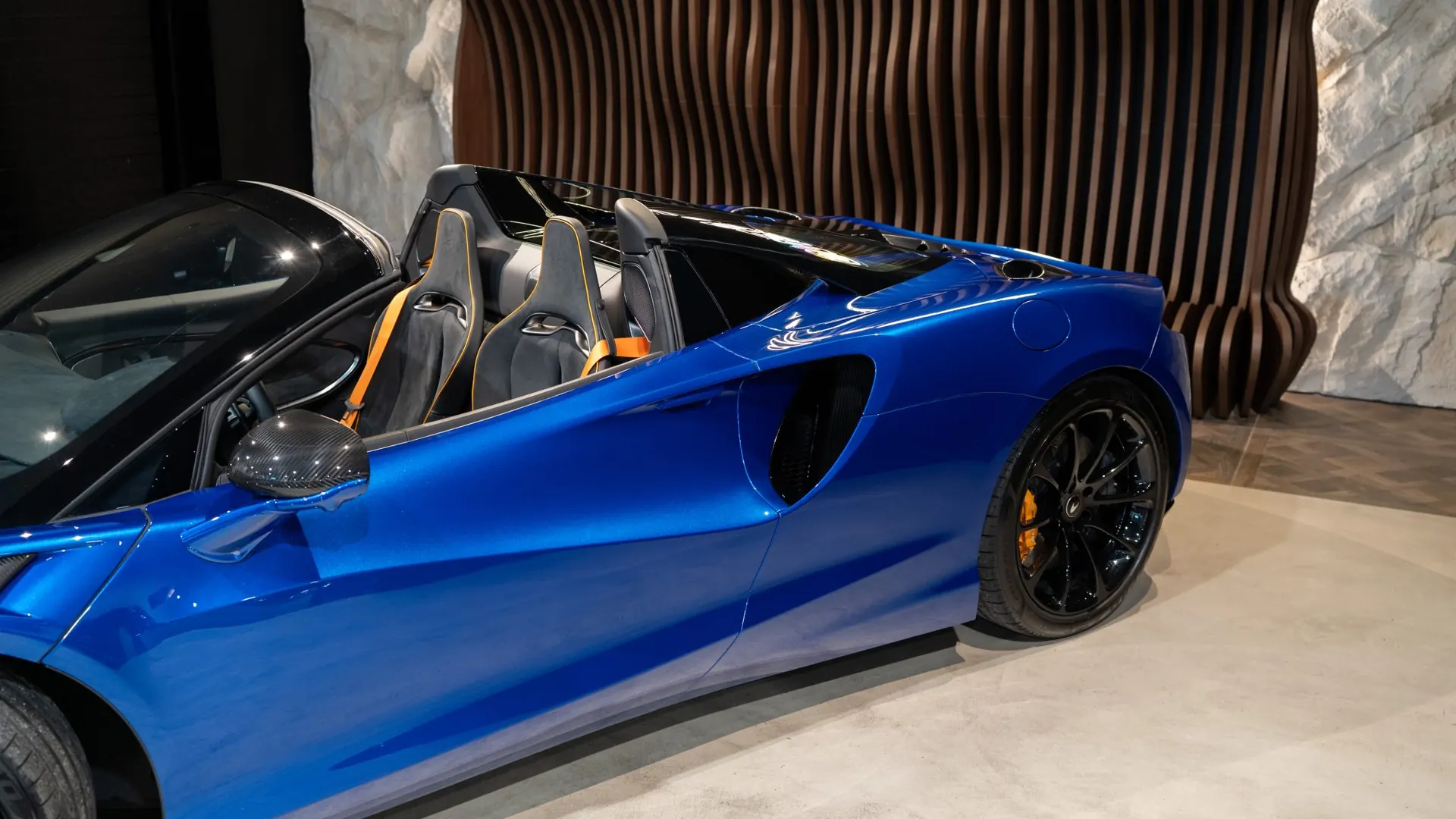 McLaren Artura — photo 29