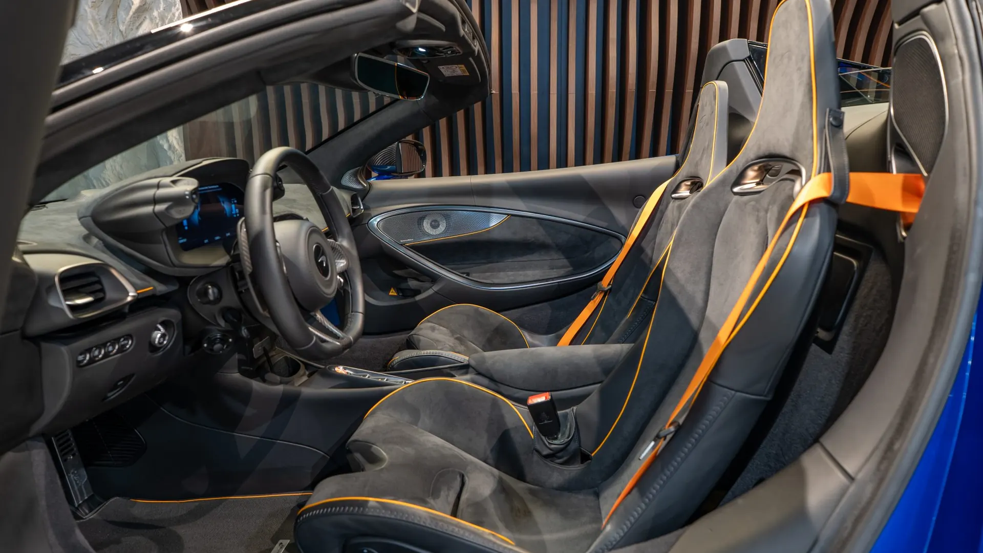 McLaren Artura — photo 8